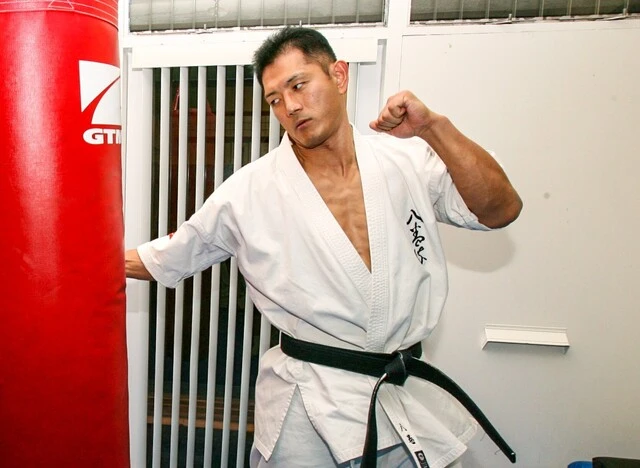 「まさかそんな漫画みたいな話は...」。アメリカ犯罪多発エリアで八巻建志が遭遇した強盗、道場破り